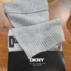 $220 Gorgeous AND NWT - DKNY “Heather Dove” 100% CASHMERE Hat AND Scarf SET